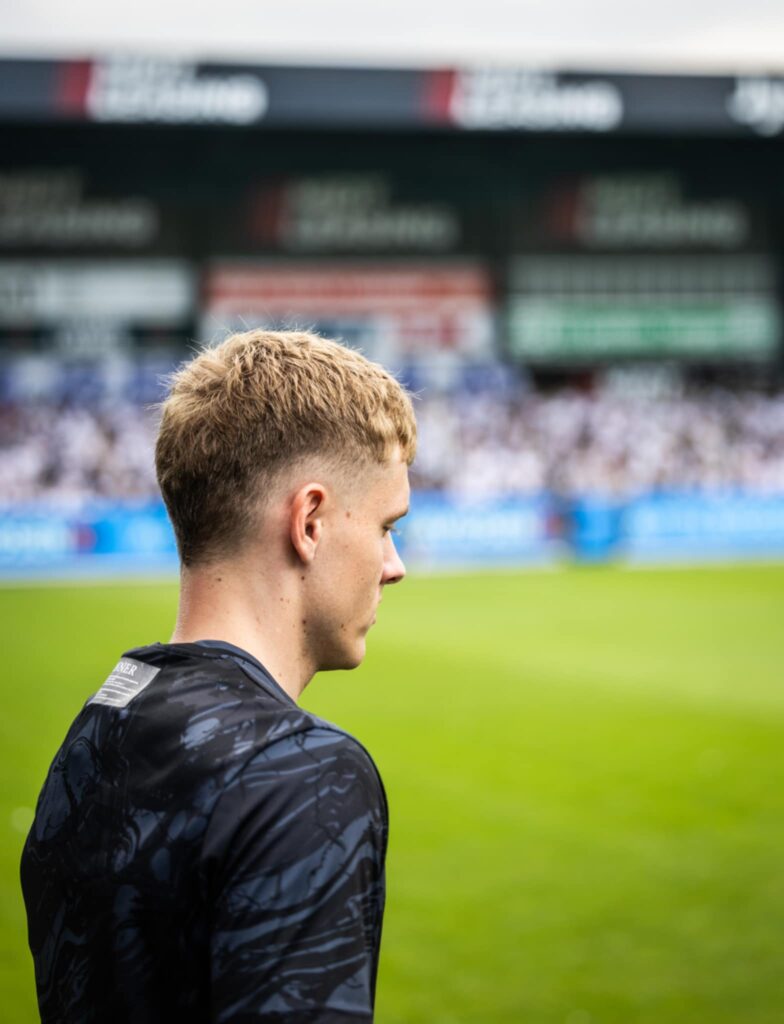 Sebastian Jørgensen på vej på Sydbank Park.