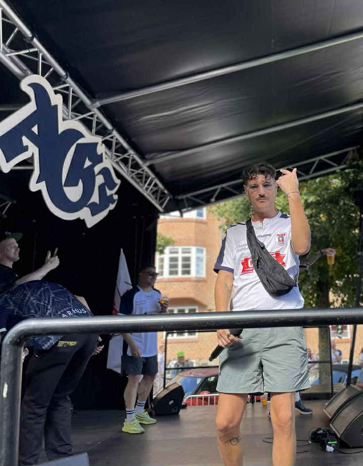 Søren Karim optræder til Aarhus Walk 2024.