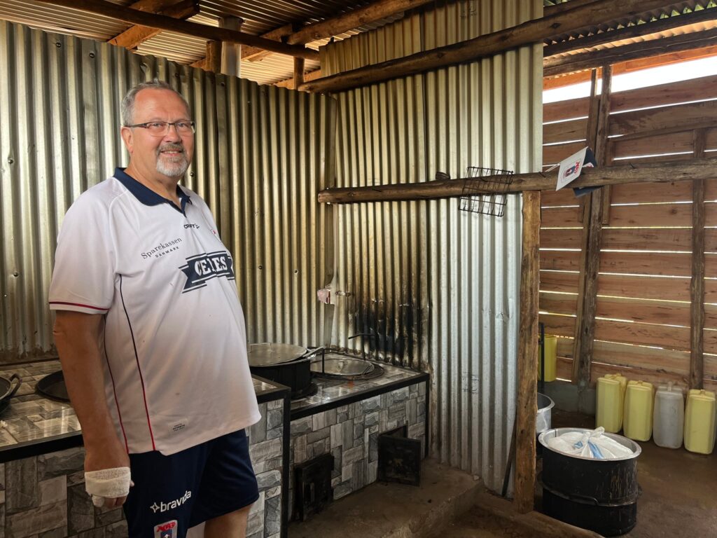 AGF-køkkenet i Uganda skænket af AGF-fans.