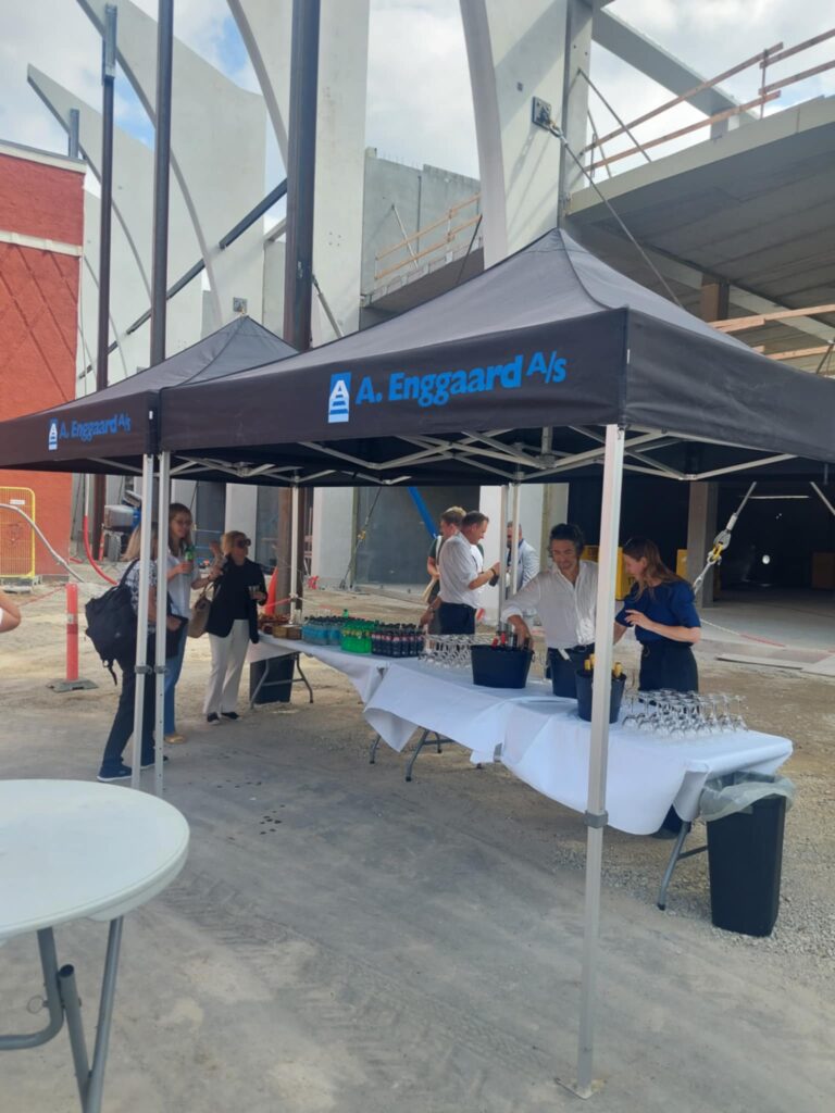 A. Enggaard var værter ved Grundstensnedlæggelsen i Kongelunden.