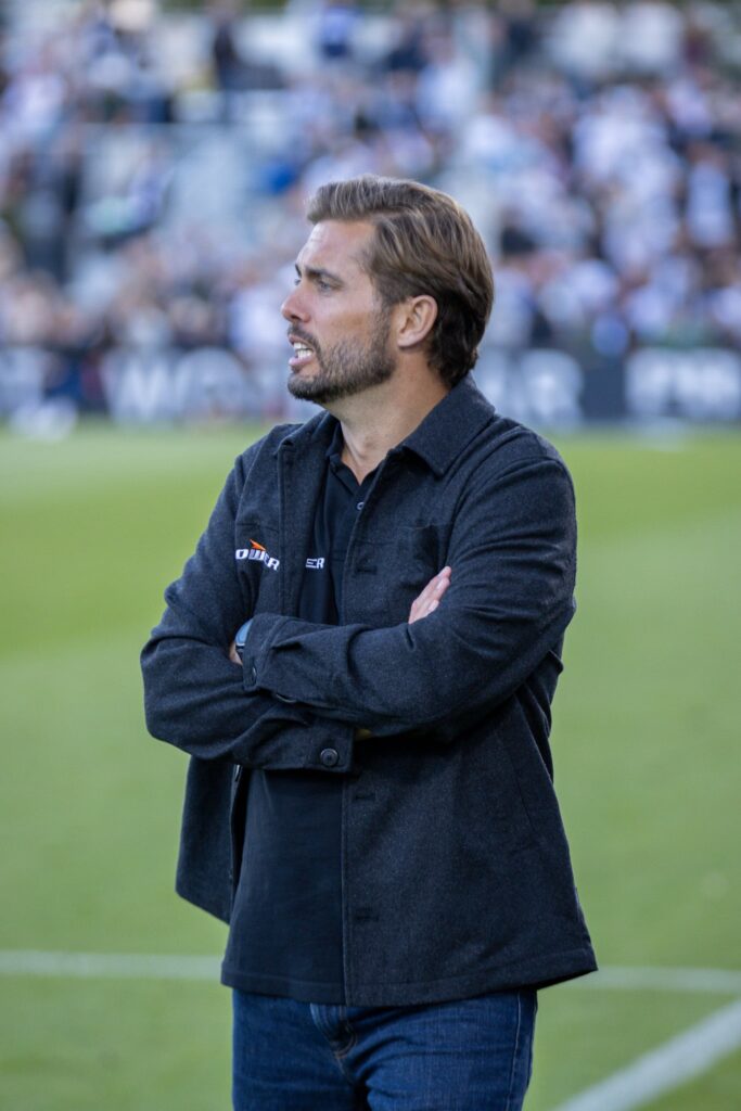 Jakob Poulsen på sidelinjen mod Vejle Boldklub.