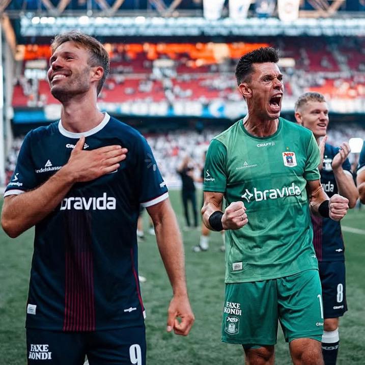 Patrick Mortensen og Jesper Hansen jubler i Parken.