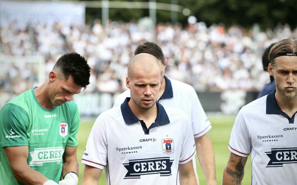 Nicolai Poulsen på vej på banen mod FCM.