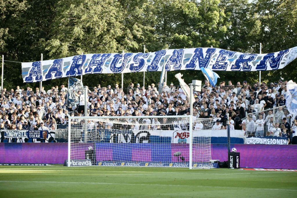 Stemningsafsnit mod Vejle Boldklub på Ceres Park Vejlby.