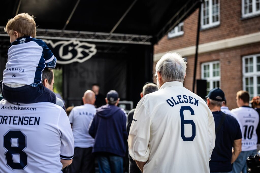 AGF-fans i flere generationer til AGF Gaden.