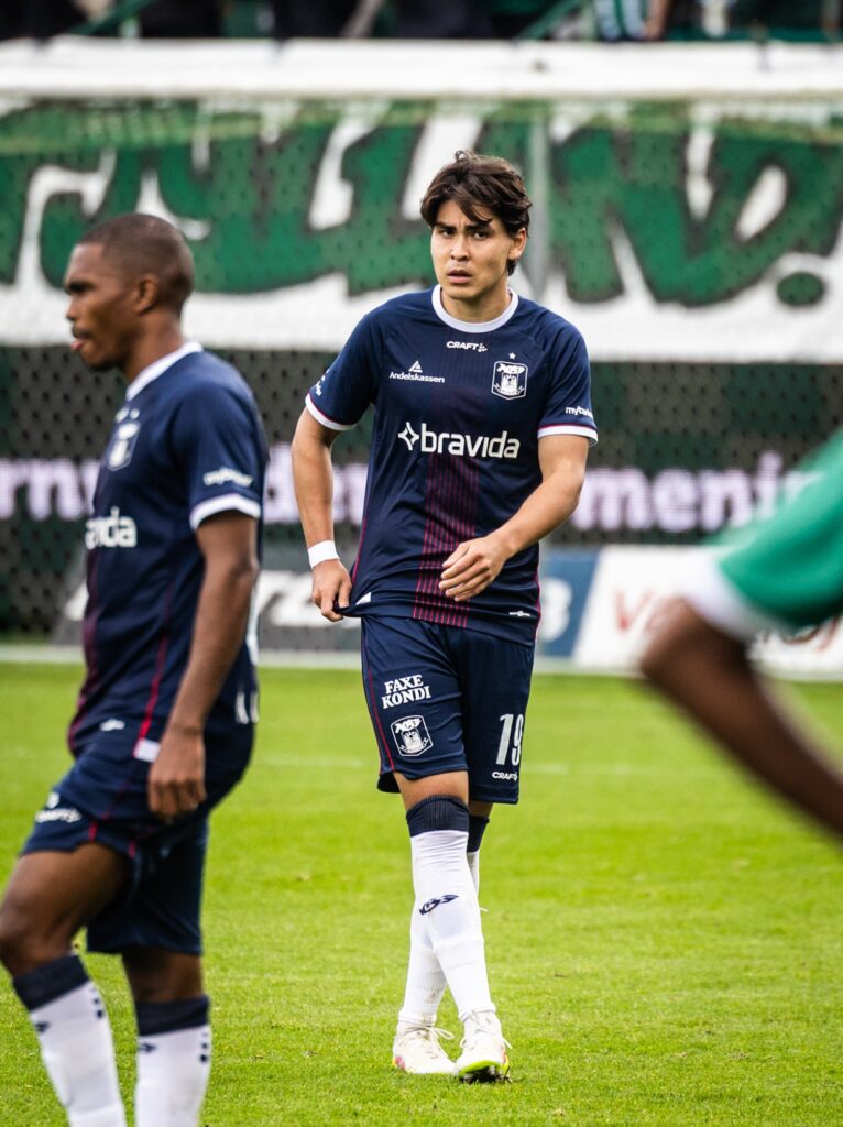 Eric Kahl og Gift Links mod Viborg FF.