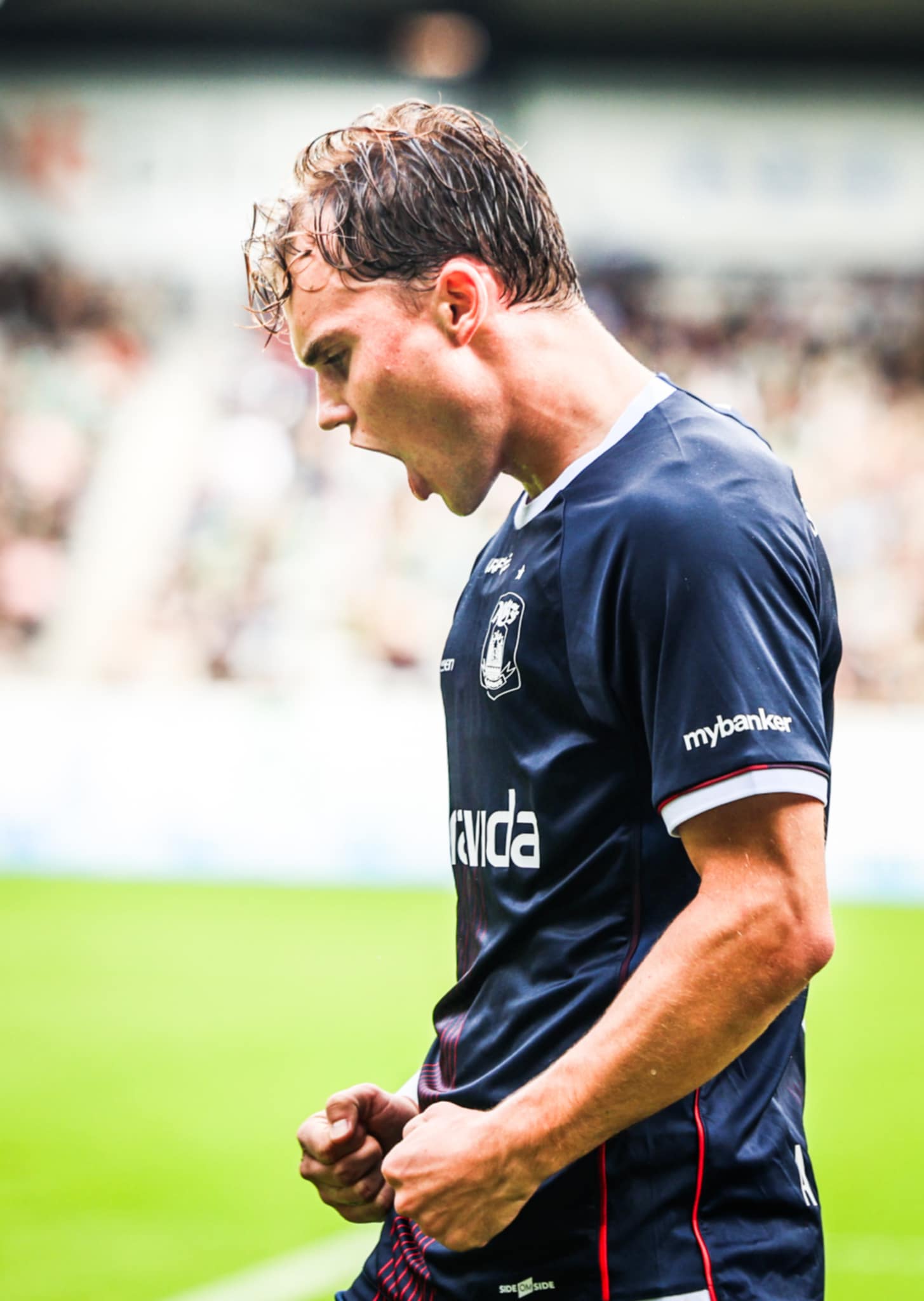 Kristian Arnstad jubler efter scoring imod Viborg FF.