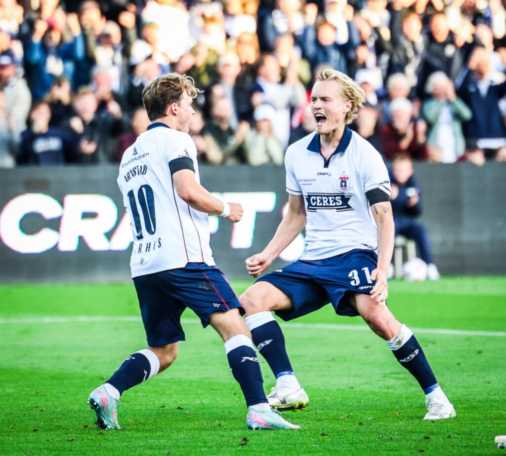 Kristian Arnstad og Tobias Bech jubler over scoring.