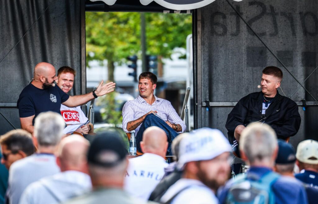 Lyden AGF med Rasmus Wallbridge.