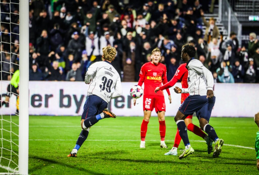 Frederik Emmery jubler efter scoring mod FC Nordsjælland.