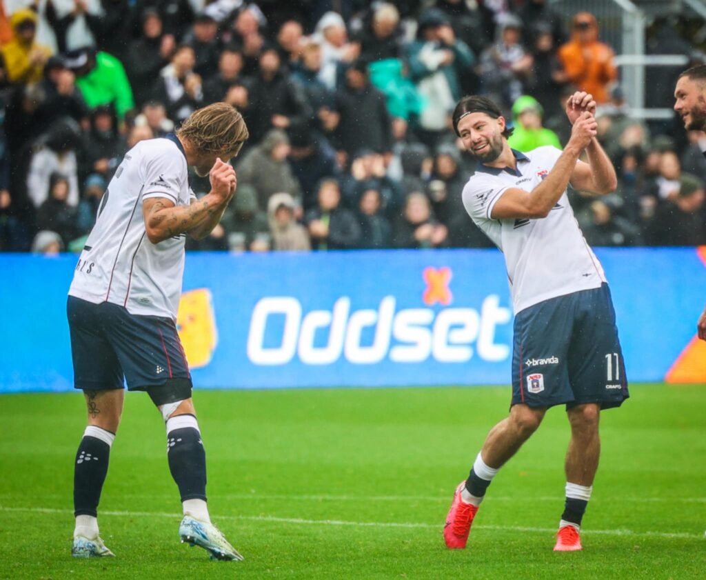 Kevin Yakob og Felix Beijmo jubler.