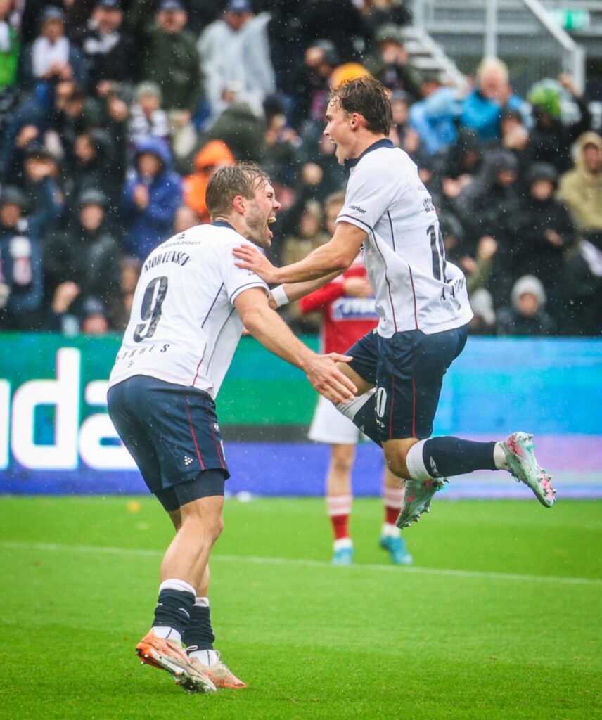 Kristian Arnstad og Patrick Mortensen jubler.