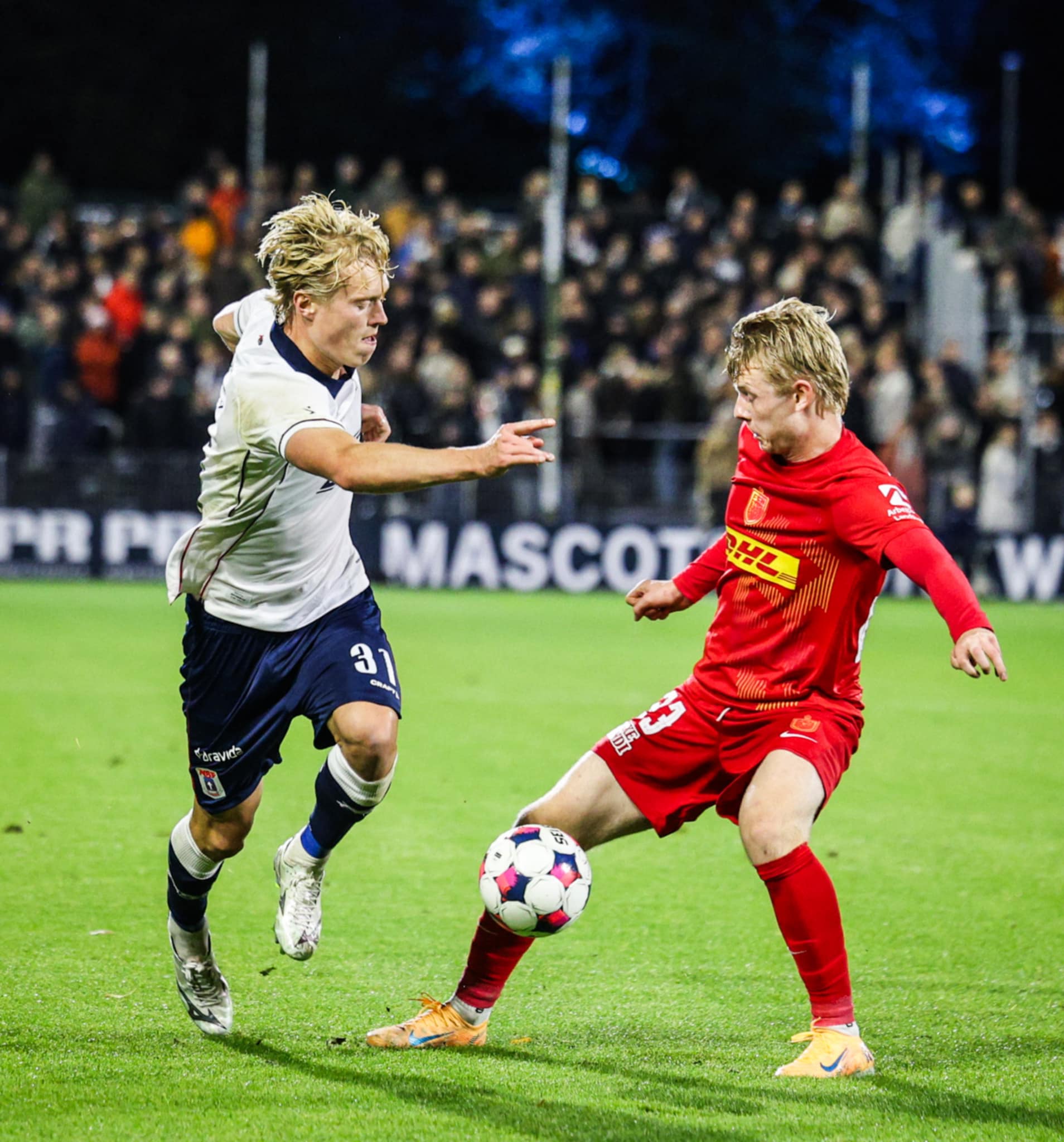 Tobias Bech udfordrer mod FC Nordsjælland.