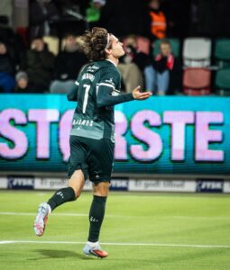 Markus Solbakken jubler efter mål på JYSK Park.