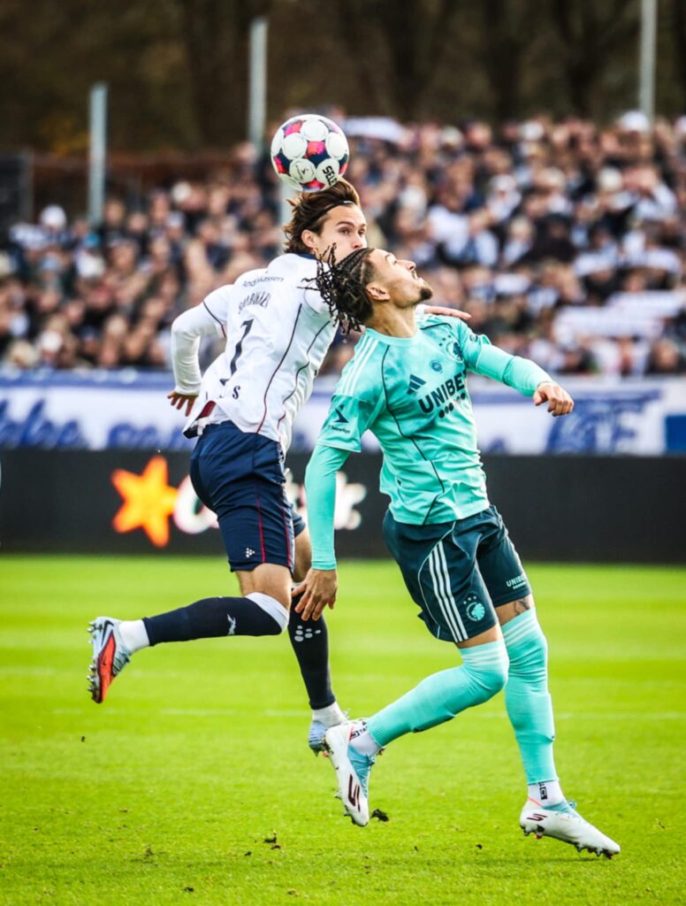 Markus Solbakken i duel mod FCK.