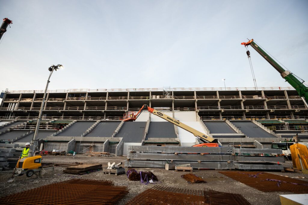 A-tribunen i Kongelunden oktober 2025.
