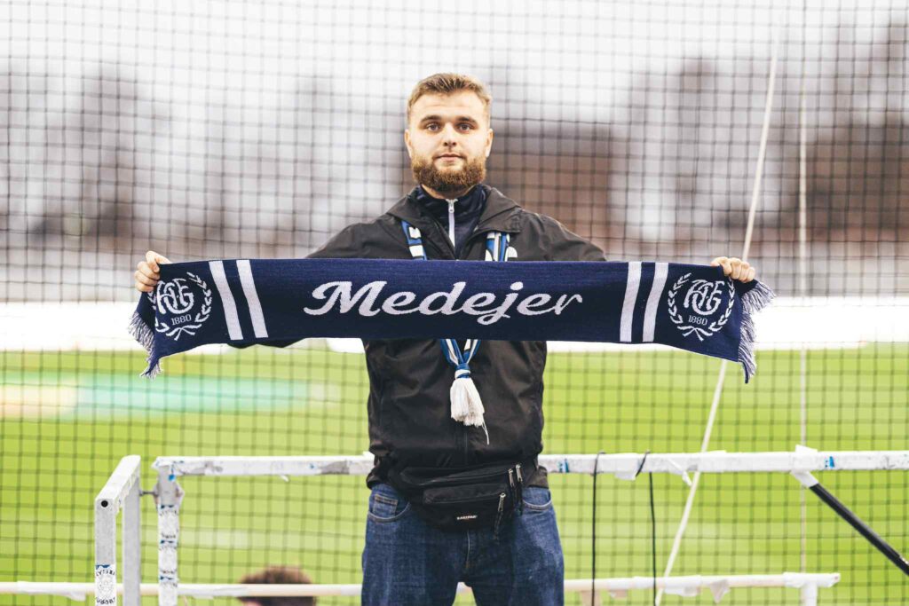 Capo Kaspar Størkersen med halstørklæde fra AGF er ikke som de andre.