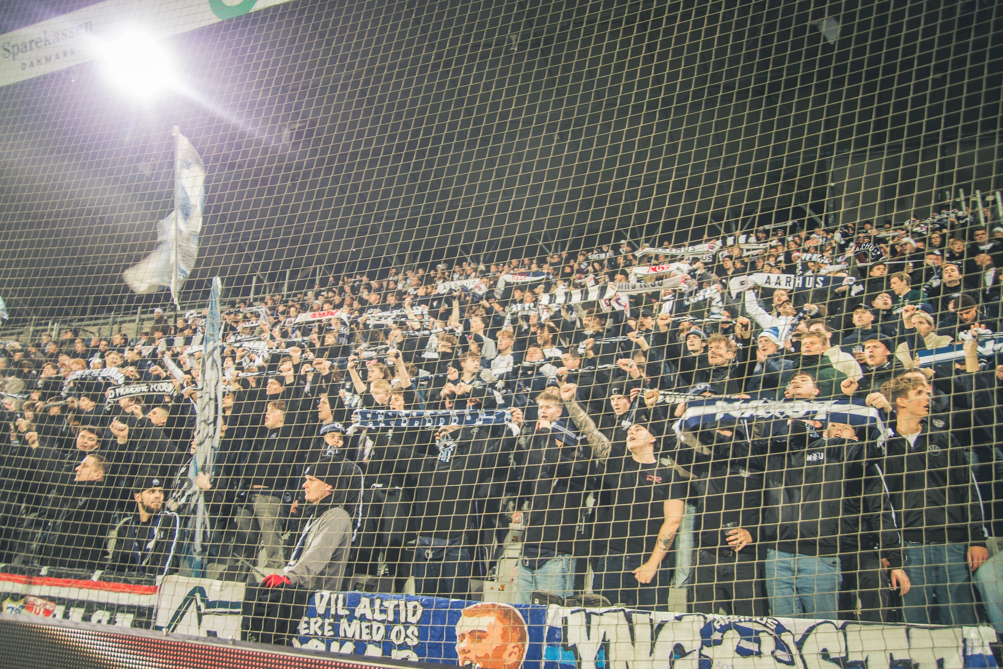 AGF-fans på lægterne i Odense i december 2025.