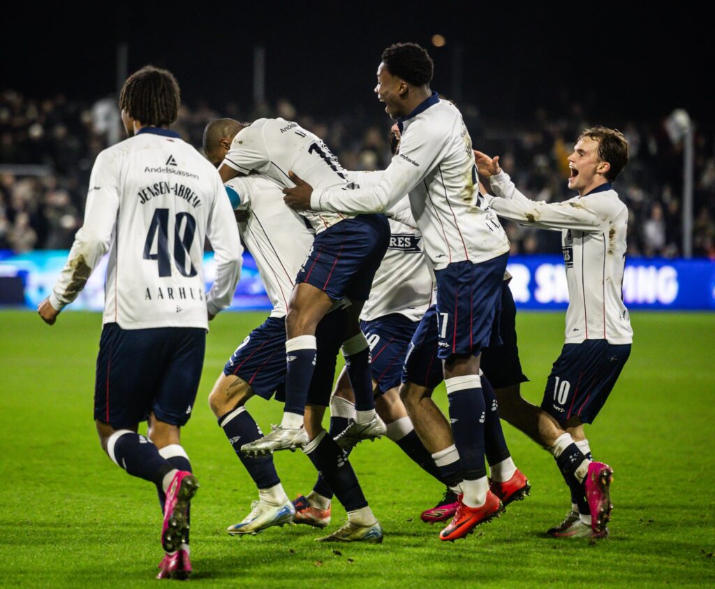 Holdet jubler efter Beijmo-scoring