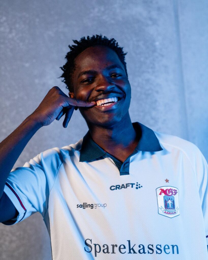 James Bogere i AGF-trøje.