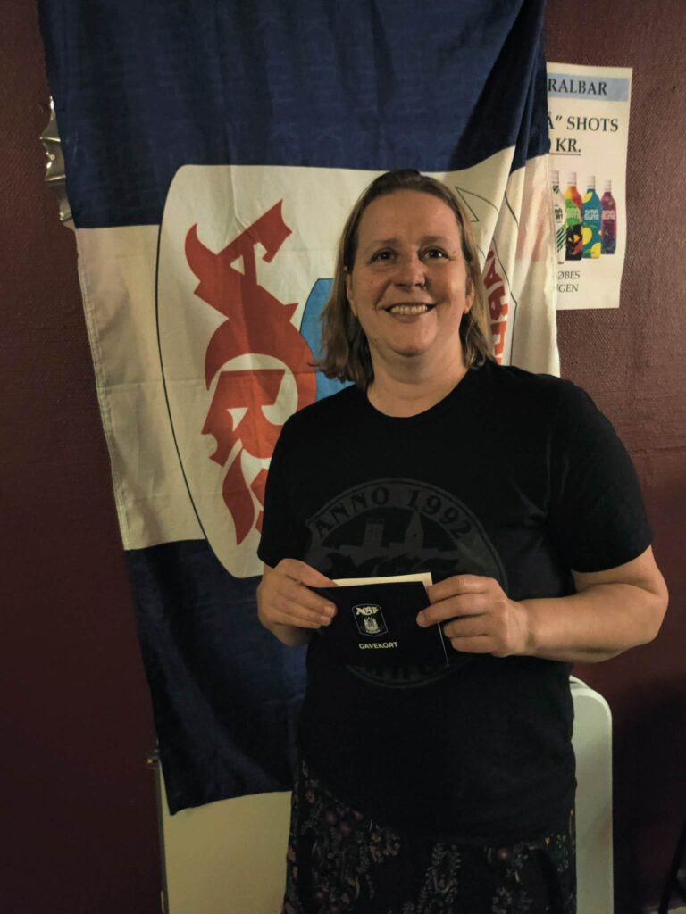 Anja Beikes hyldes som Årets Frivillig i AGF Fanclub Aarhus.