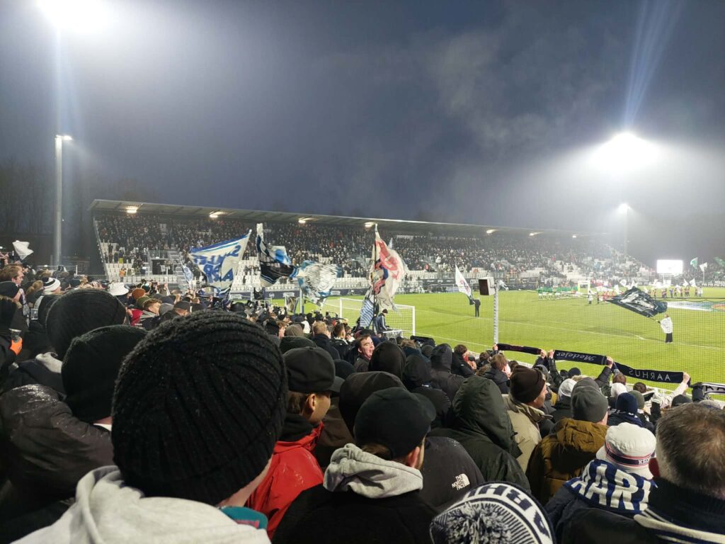 AGF-fans er klar på Ceres Park Vejlby imod Viborg FF.