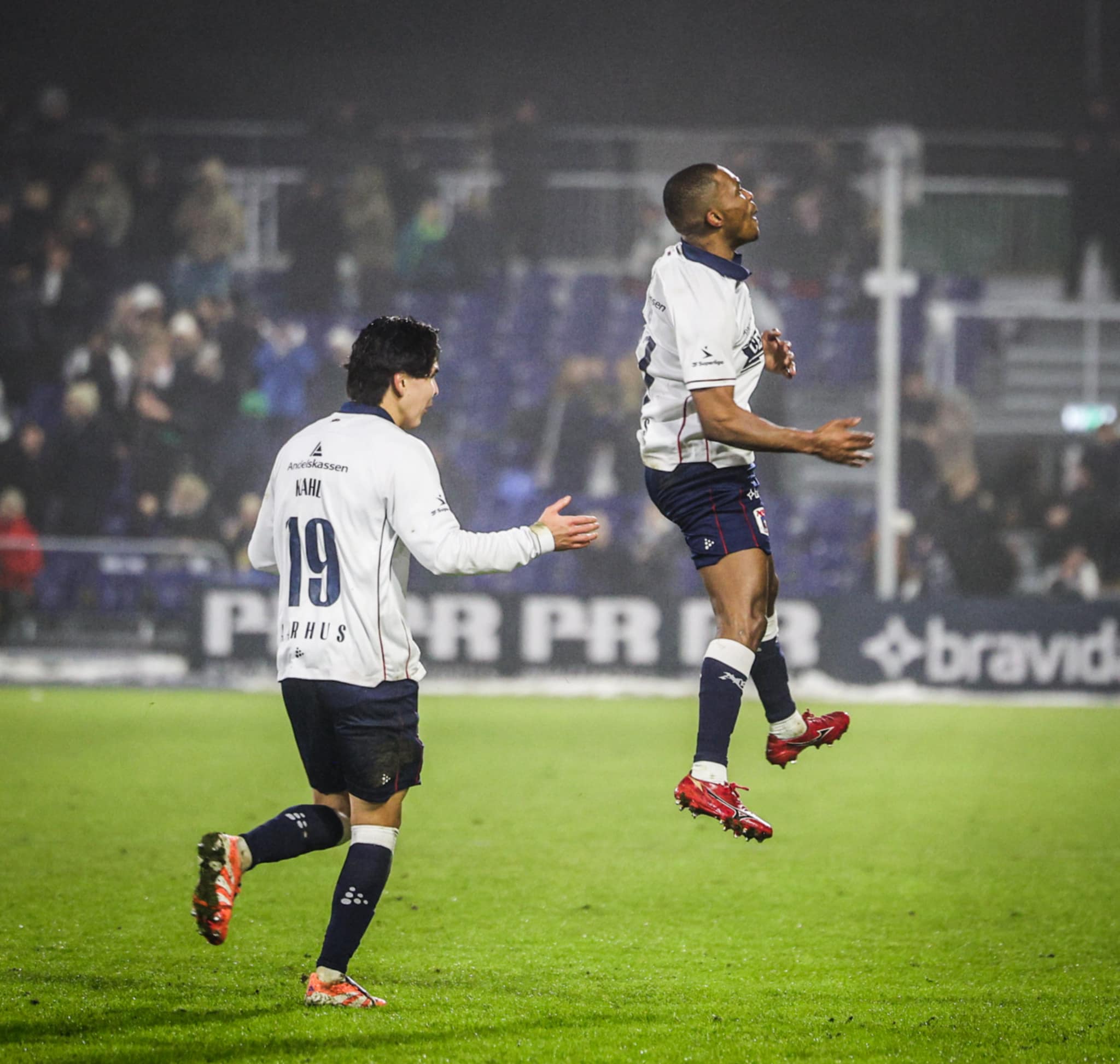 Gift Links jubler efter scoring imod Viborg FF.