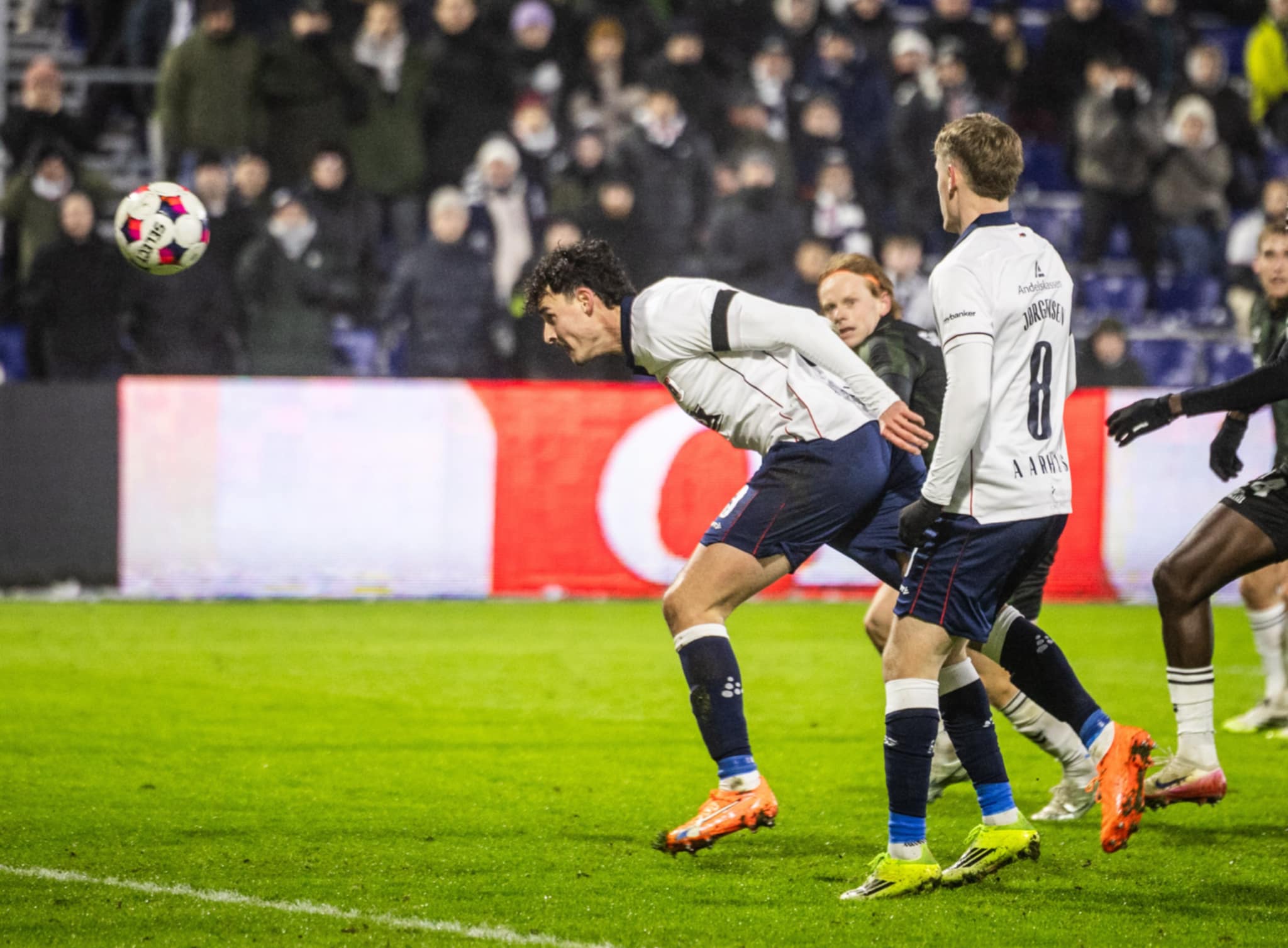 Janni Serra pander bolden i nettet til 2-1 mod OB d. 9. februar 2026.