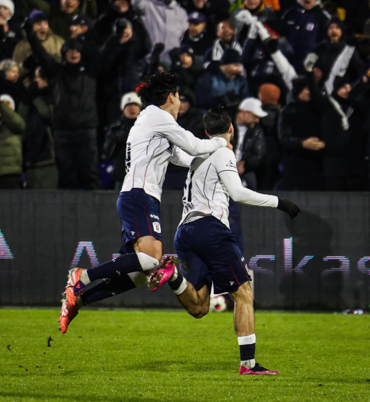 Kevin Yakob og Eric Kahl jubler.