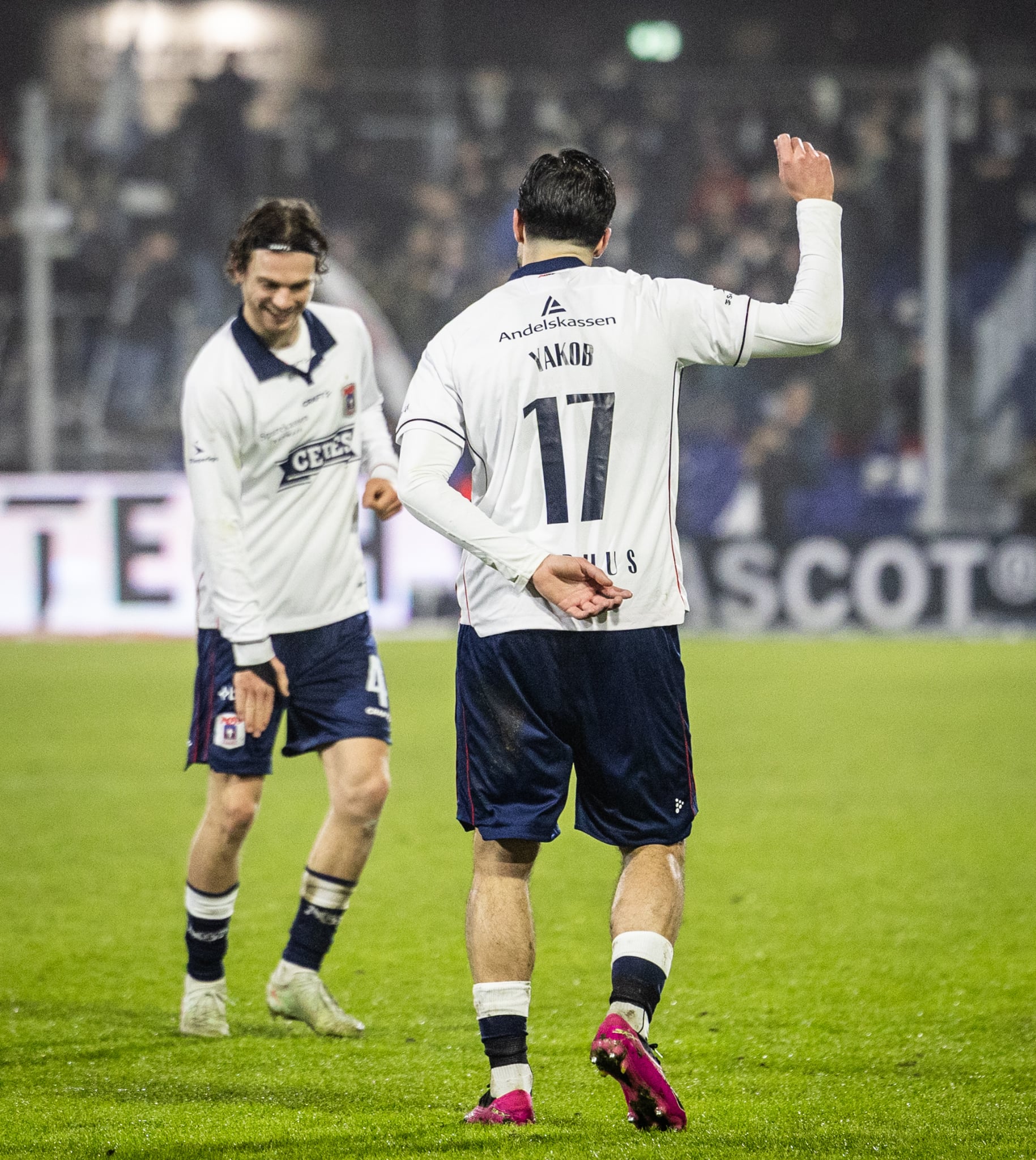 Kevin Yakob og Magnus Knudsen i jubel.