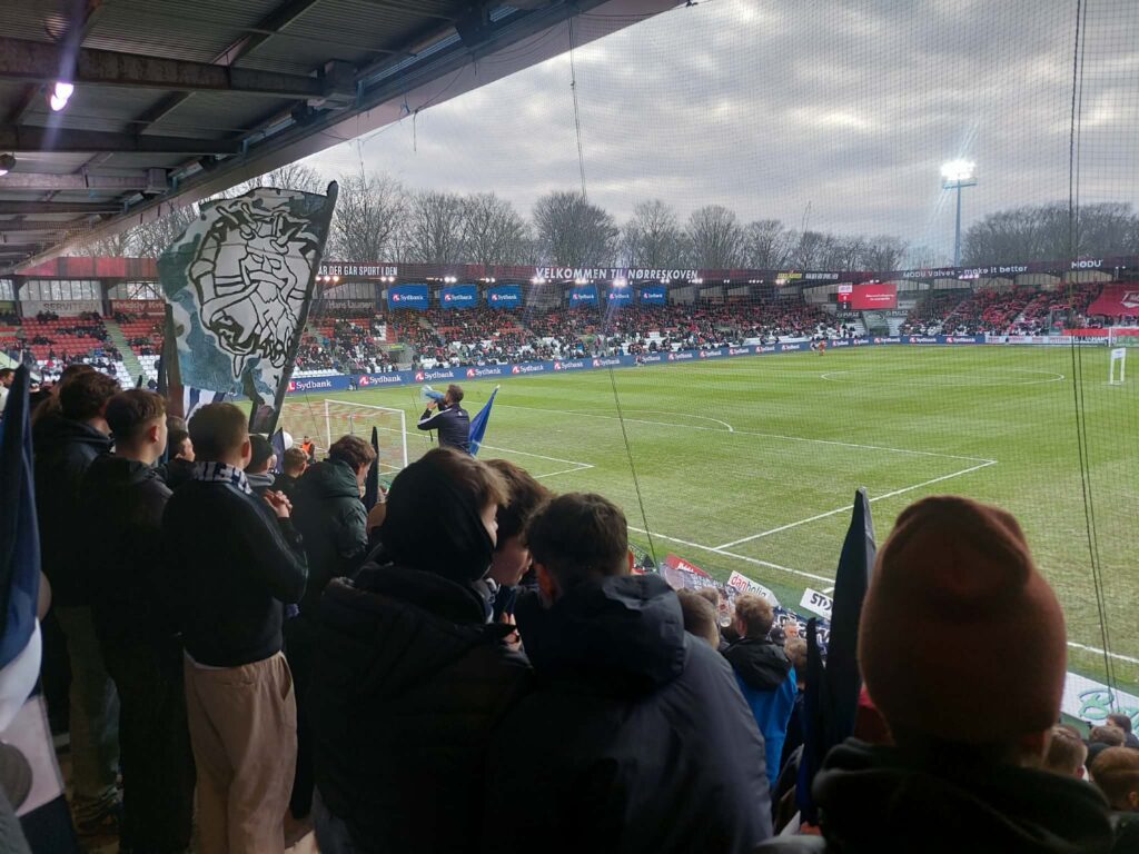 AGF-fans er klar på Vejle Stadion.