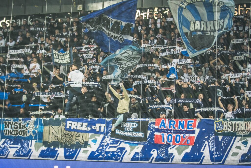 AGF-tilhængerne med halstørklæder i Herning.