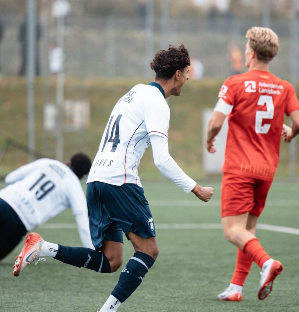 Andreas Harsløf jubler efter scoring.
