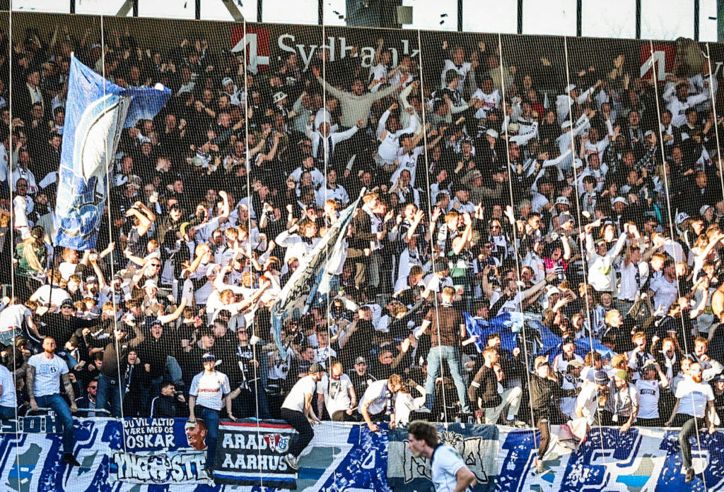 AGF-fans på lægterne mod FCM.