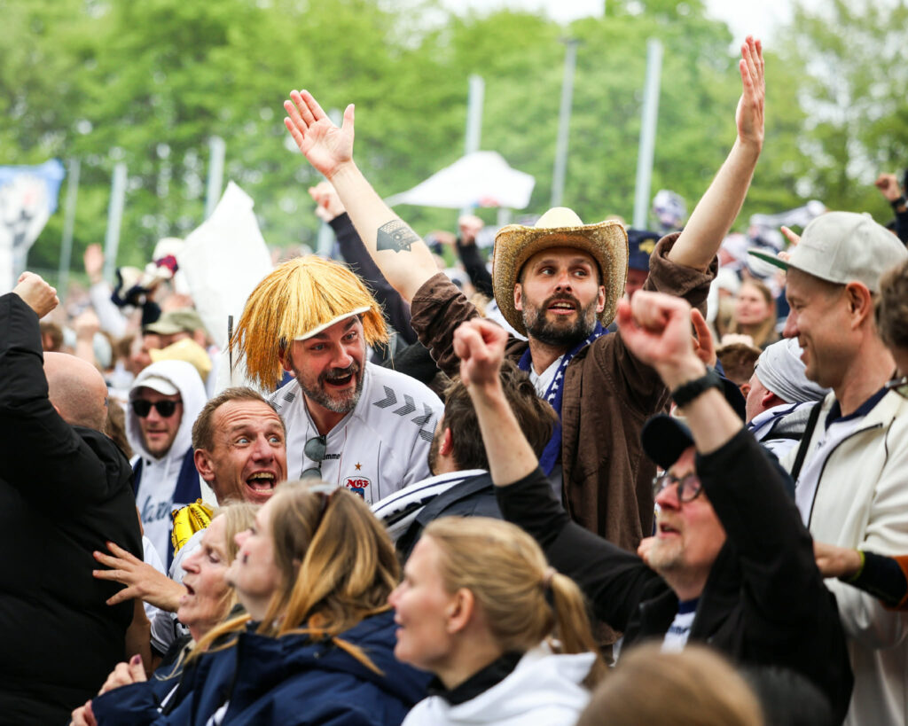 AGF-fans til mesterskabsfejring mod Viborg.