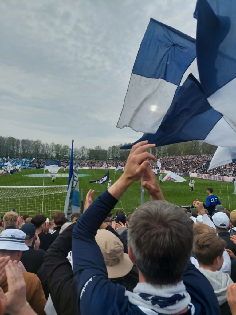 AGF-fans på stemningsafsnittet mod Sønderjyske.