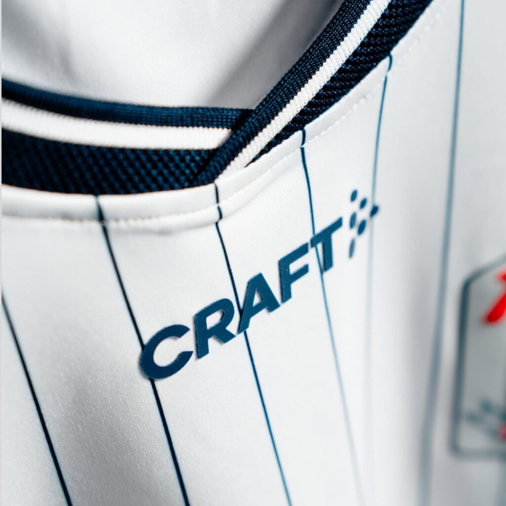 Craft-logo på ny hjemmebanetrøje 26/27.