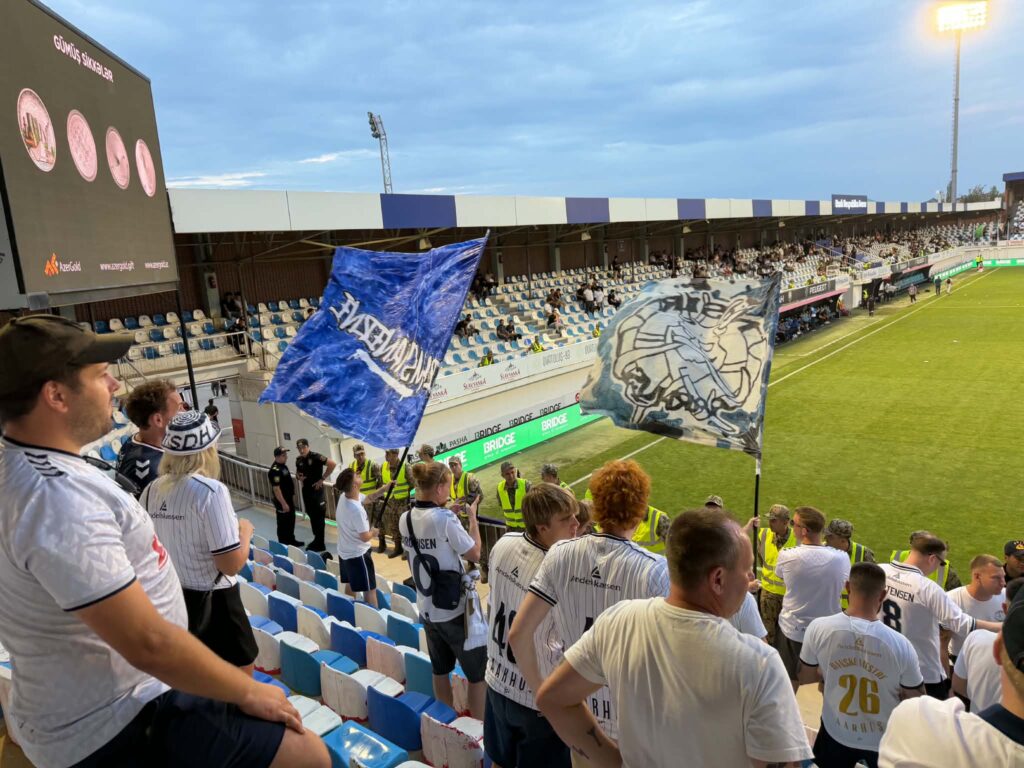 AGF-fans på lægterne mod Sabah.
