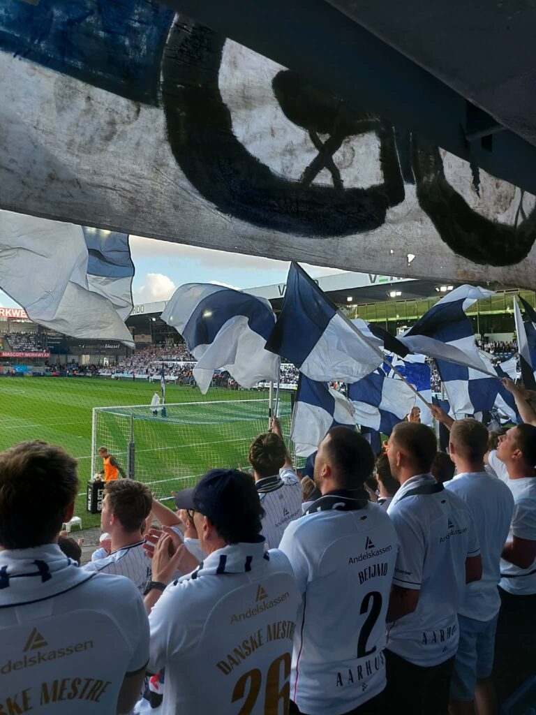 AGF-fans på plads mod Sabah FK,