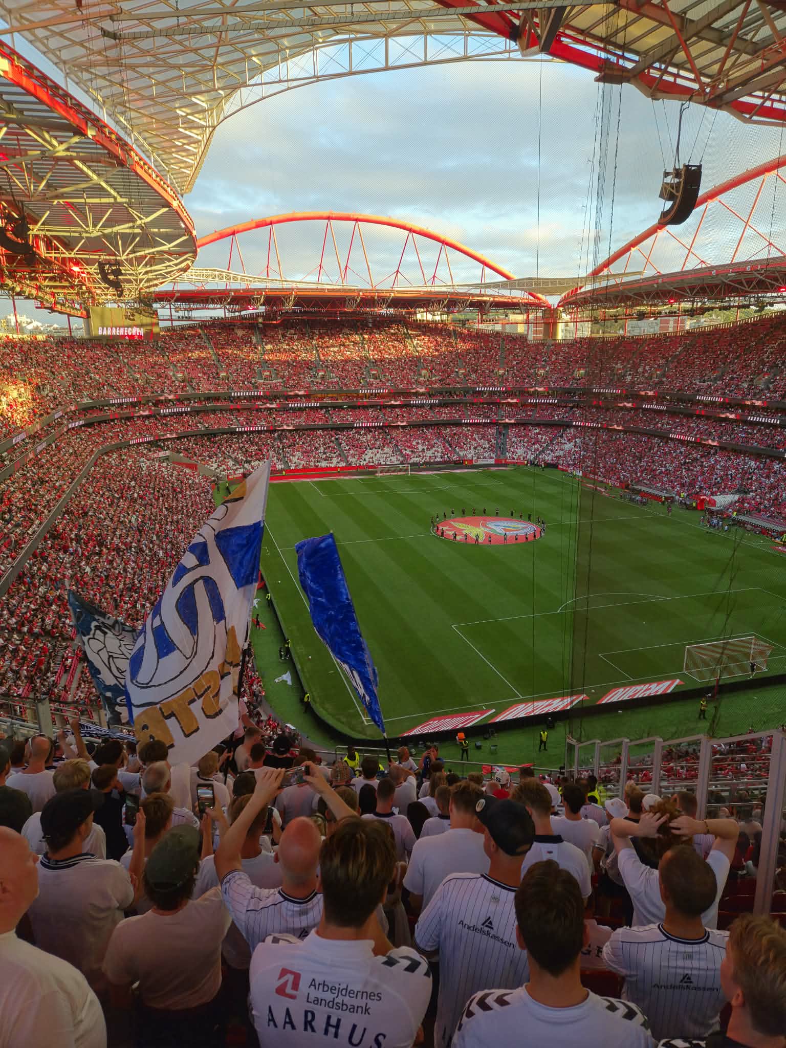 AGF-fans klar til kamp på Estadio da Luz.