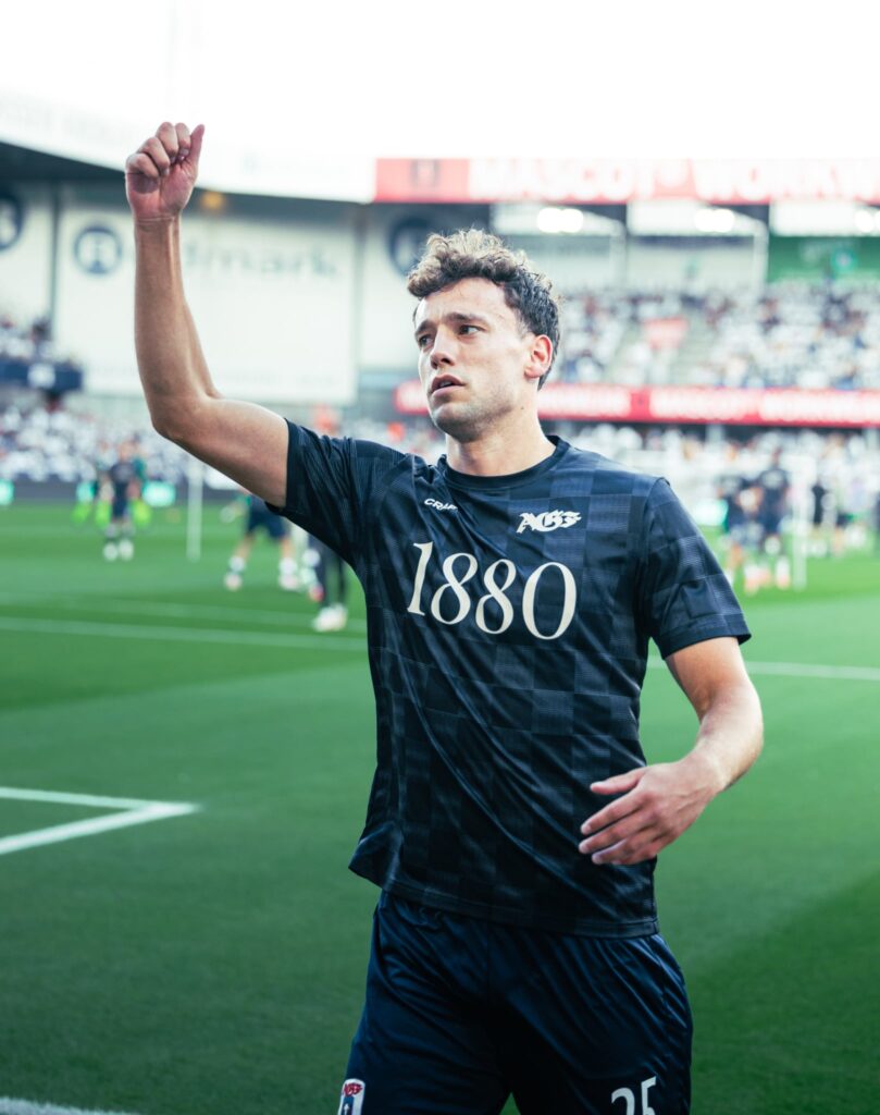 Colin Rösler med hilsen til fansene.