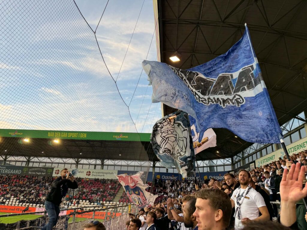 AGF-fans og capoen på Right to Dream Park.