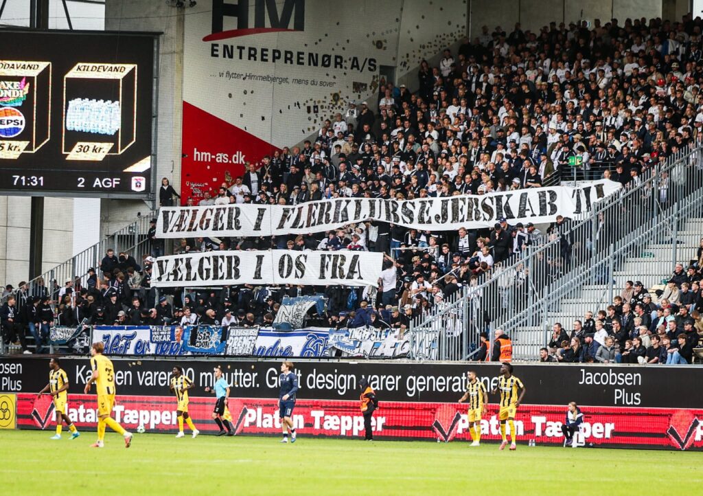 AGF er ikke som de andre - tifo på Hybel Arena.