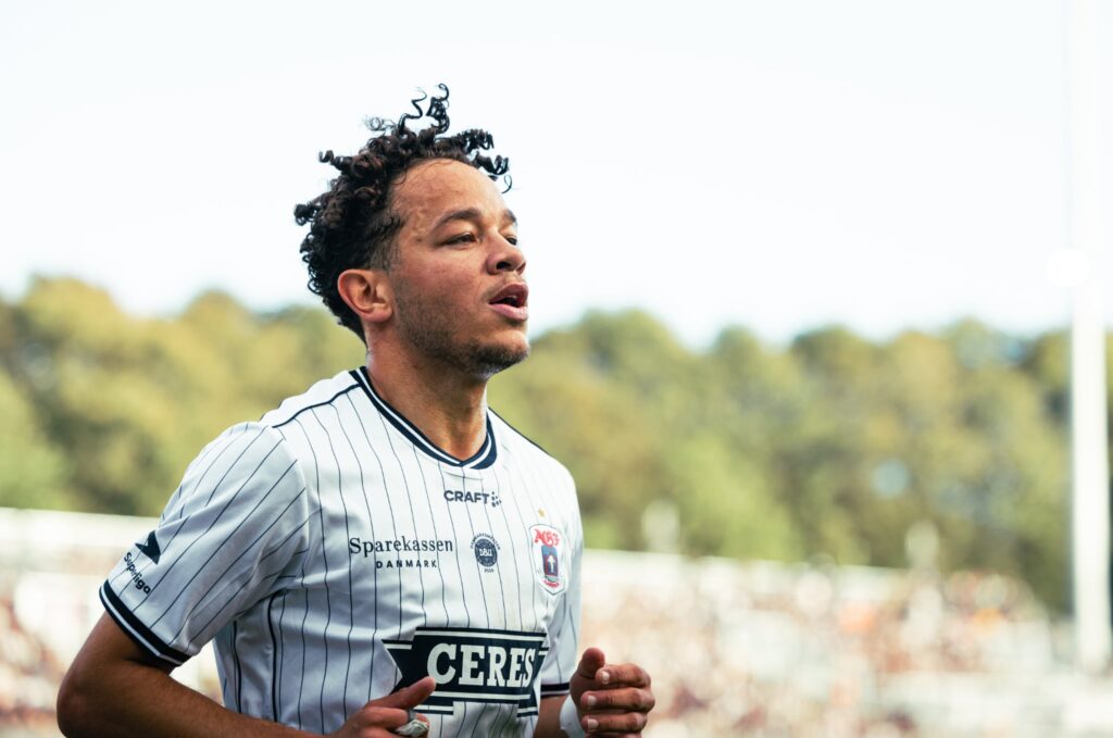 Mikael Anderson i kamp mod SIF.