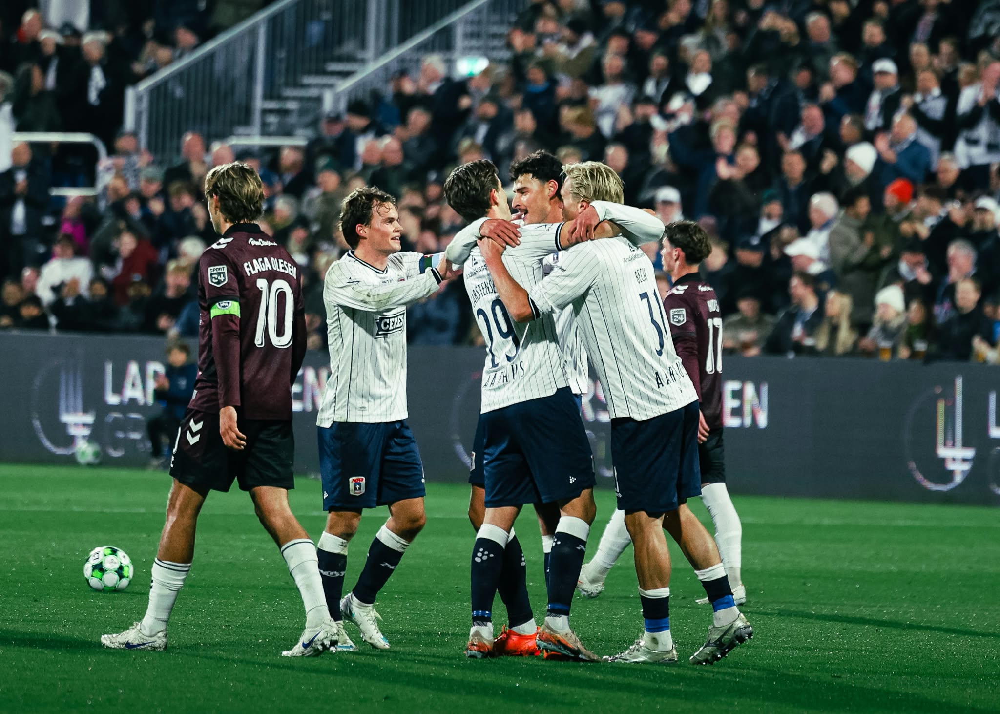 Holdjubel efter Serra-scoring.