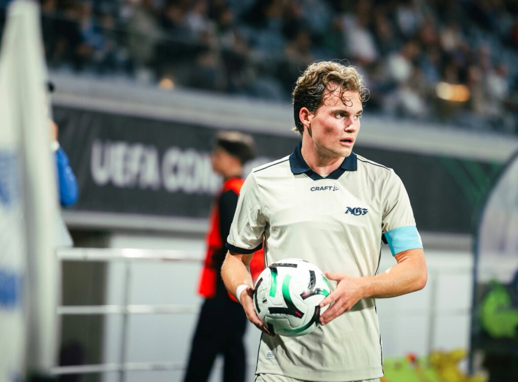 Kristian Arnstad med bolden mod Gent.
