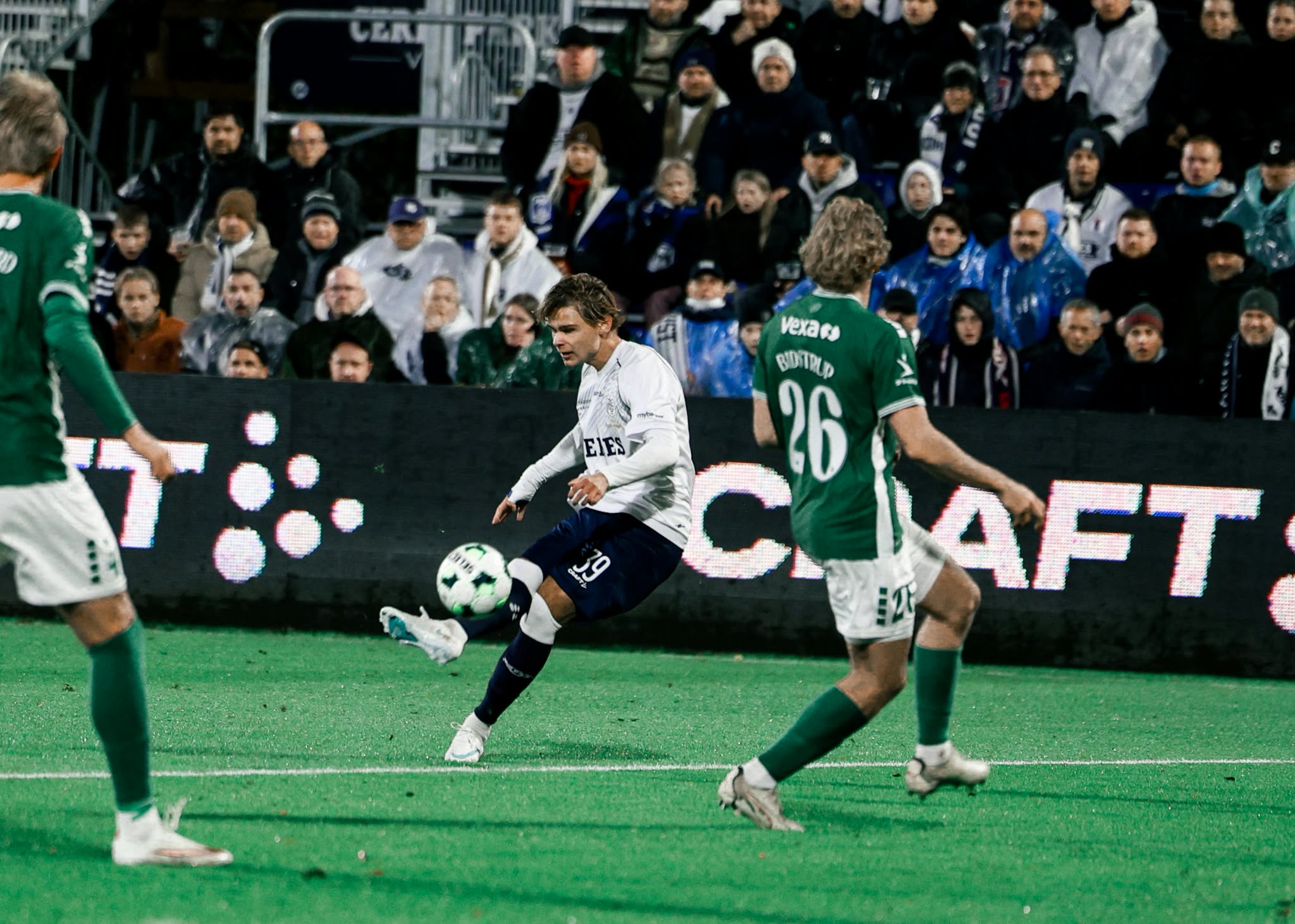 Frederik Emmery sparker og scorer mod VFF.