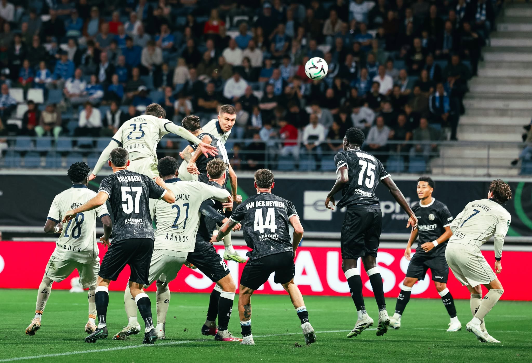 Gretarsson header på mål mod Gent.